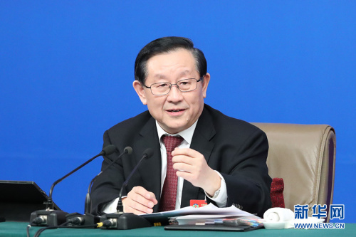 　3月11日，十二届全国人大五次会议新闻中心举行记者会，邀请科技部部长万钢、秘书长徐建培就“2016年创新驱动发展战略实施进展成效和2017年重点工作”的相关问题回答中外记者的提问。图为科技部部长万钢回答记者提问。新华网/中国政府网 傅义洲 摄