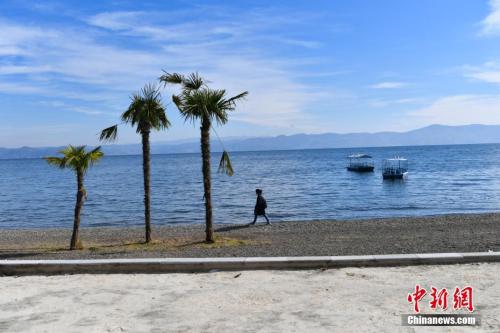 云南玉溪抚仙湖资料图。<a target='_blank' href='http://www.chinanews.com/'> 中新社</a>记者 任东 摄 点击进入下一页