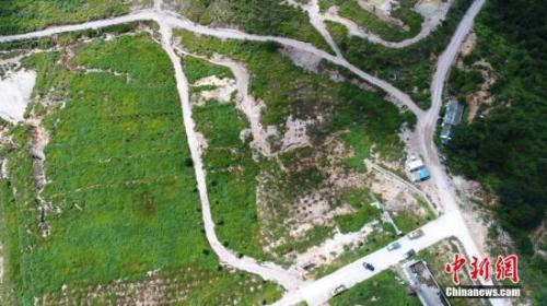 资料图:航拍“稀土王国”江西省寻乌县。苏路程 摄 点击进入下一页