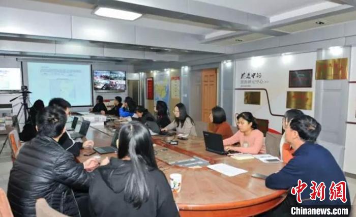 河北省地震局会同中国地震台网进行视频联合会商。河北省地震局供图