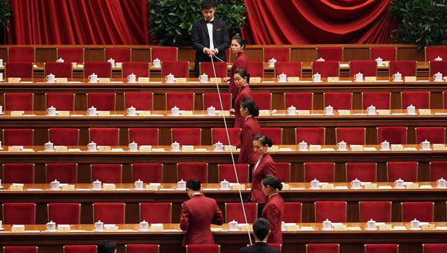 两会将实行矿泉水“实名制” 不再提供沏茶服务