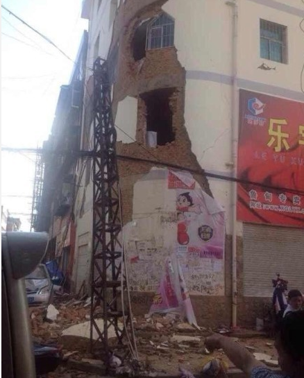 云南鲁甸县6.5级地震已致34人死亡百余人受伤