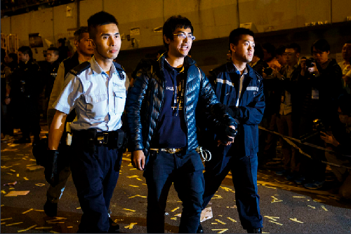 12月11日晚上九时后，警方拘捕学联秘书长周永康。（图片来源：光明网）