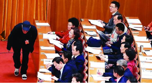 赵本山现身上海两天不发声 无意主动回应传闻