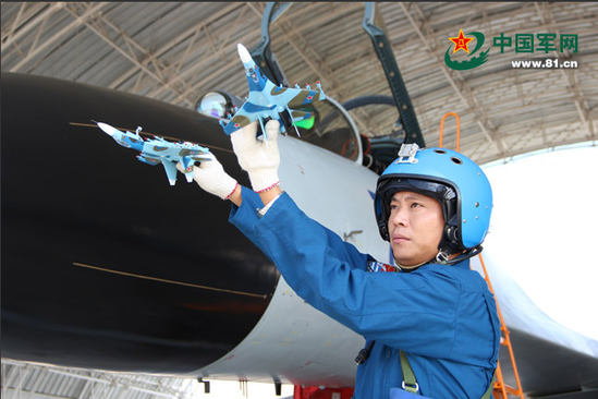 海军某部继王伟后又一飞行员牺牲 低空训练坠海