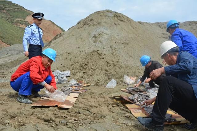 百城销枪保民安 天水公安在行动