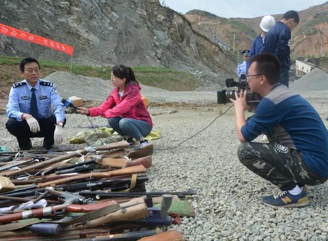 百城销枪保民安 天水公安在行动