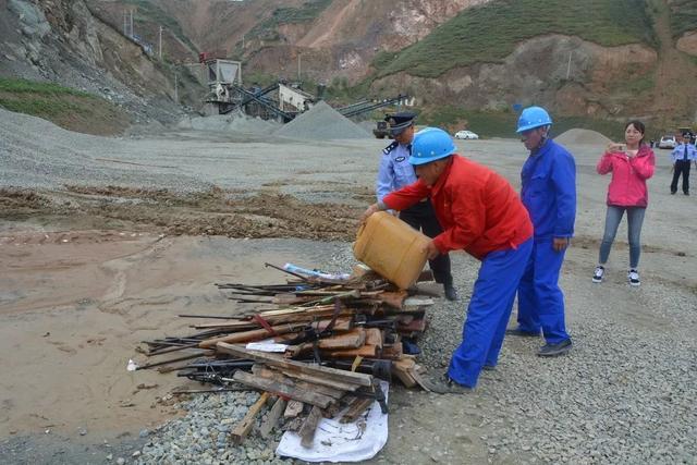 百城销枪保民安 天水公安在行动