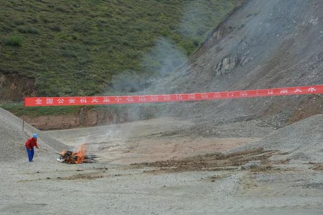 百城销枪保民安 天水公安在行动