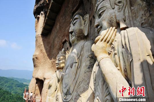 麦积山石窟60余年保护传统与现代技术“留真颜”