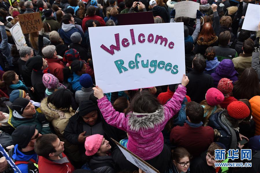 （国际）（4）美国民众集会抗议特朗普移民新政