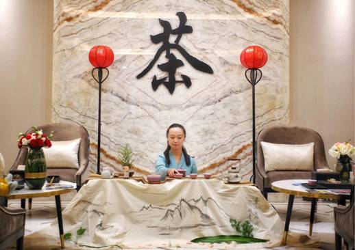 说明: F:\工作\2017.10\福迪瑞府\10.14\通稿配图\茶艺师.jpg茶艺师