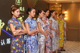 说明: 中式服装静态展示