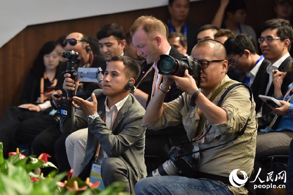 参加新闻发布会的媒体记者