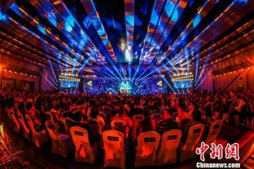 首届海南岛国际电影节开幕式现场。 电影节组委会供图 摄 点击进入下一页