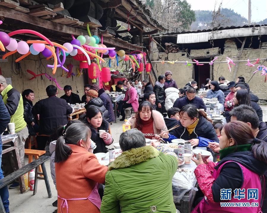 （新华全媒头条·七乐无穷·团圆·图文互动）（1）这一刻，让家国情怀尽情绽放