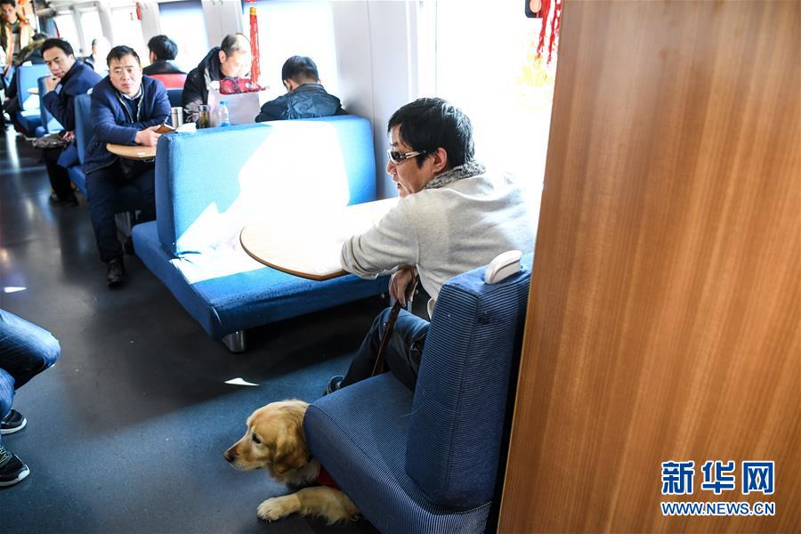 （新华全媒头条·七乐无穷·团圆·图文互动）（3）这一刻，让家国情怀尽情绽放