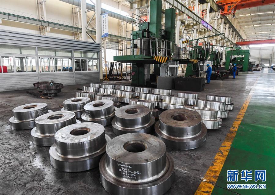 （新华全媒头条·两会特别报道·图文互动）（4）齐心协力 砥砺奋进——2020年全国两会凝聚起决战决胜的强大力量