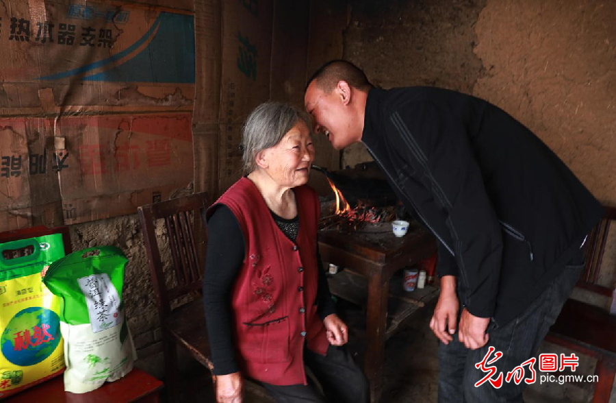 贫困村里唯一留守创业的年轻人