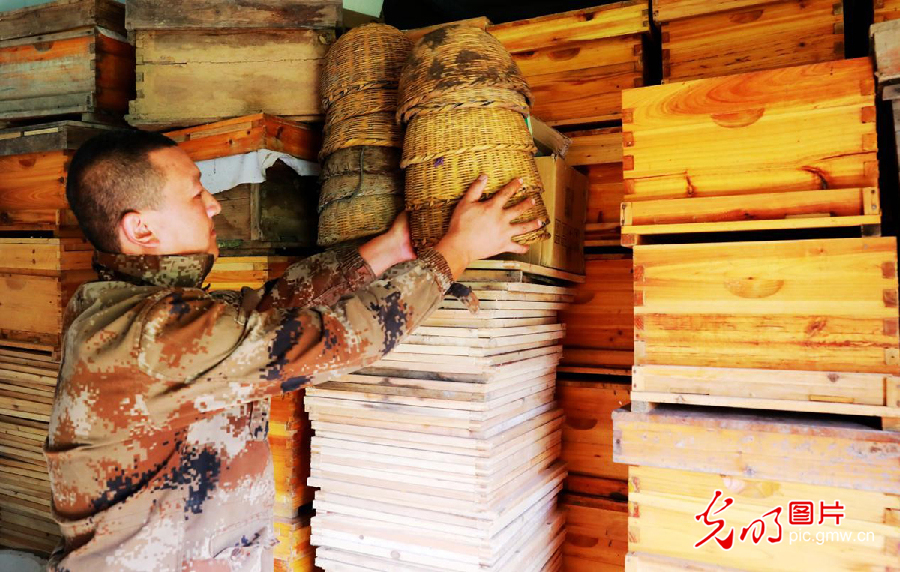 贫困村里唯一留守创业的年轻人