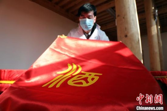 阿子滩的青稞，普遍生长在海拔3000米左右的山地上，日照充足，昼夜温差大，营养充足，酿出来的青稞酒，口感绵柔，回味甘醇。　魏建军 摄