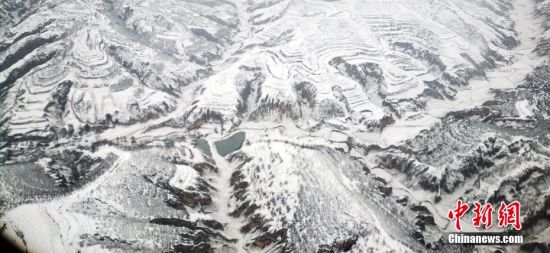 图为沟壑纵横的山谷。 魏建军 摄