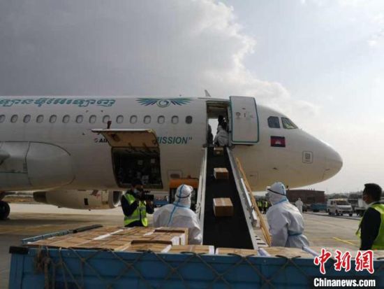 图为货物装机。(资料图)甘肃(兰州)国际陆港供图