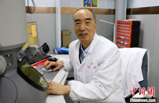 图为兰州大学物理科学与技术学院李建功教授。受访者供图