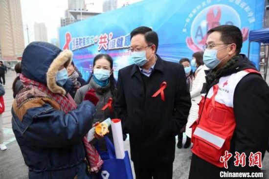 12月1日，甘肃举办2020年“世界艾滋病日”主题宣传活动。甘肃省卫健委供图