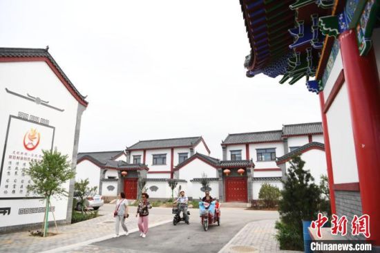 图为张掖市甘州区速展村新农村面貌。(资料图) 杨艳敏 摄