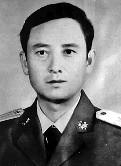 苏宁：献身国防现代化的模范干部