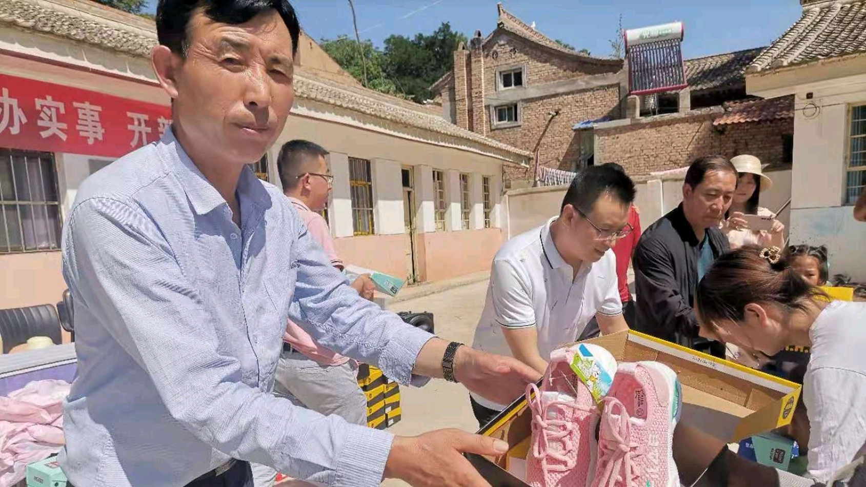 downloadjpg (30).jpg