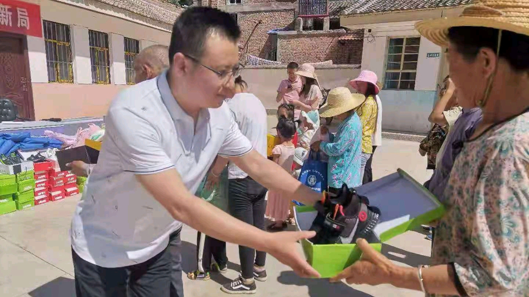 downloadjpg (28).jpg