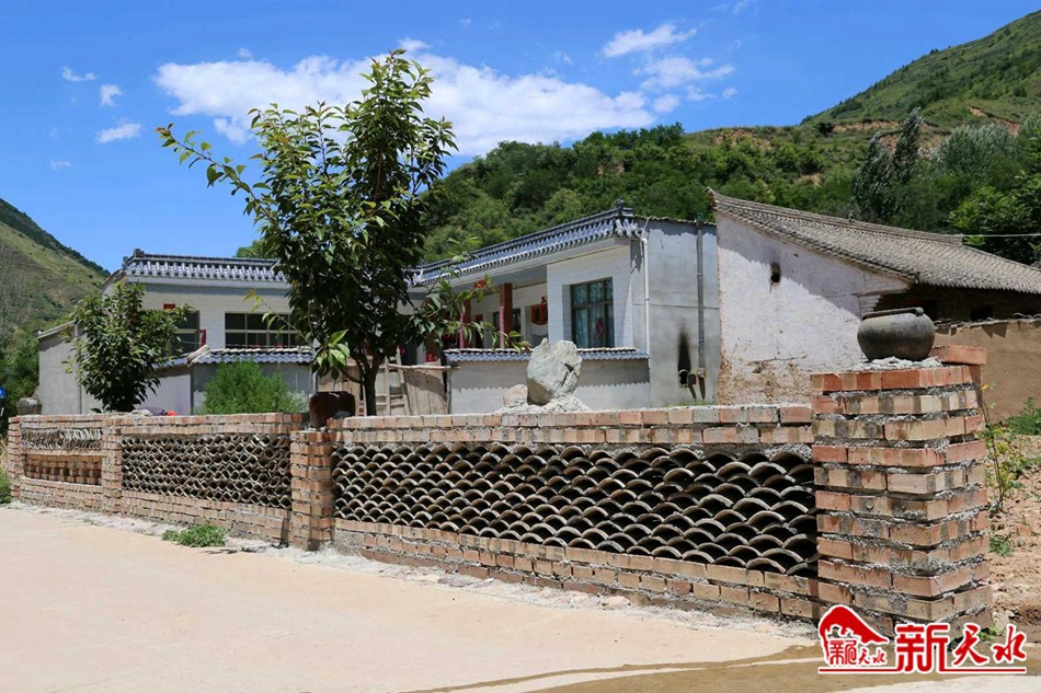 downloadjpg (10).jpg