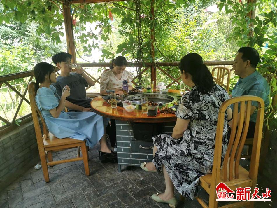 downloadjpg (18).jpg