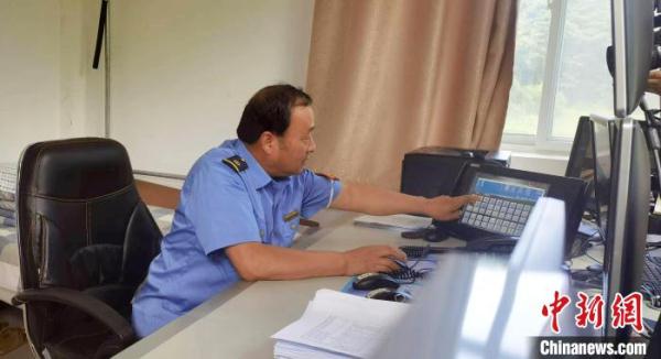 甘肃天水“看不见”火车的火车站：站台处山体内 仅有两人值守