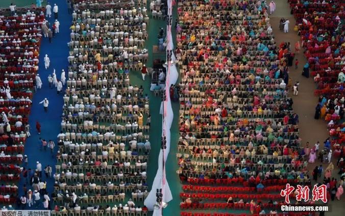 资料图：印度孟买举行集体婚礼。