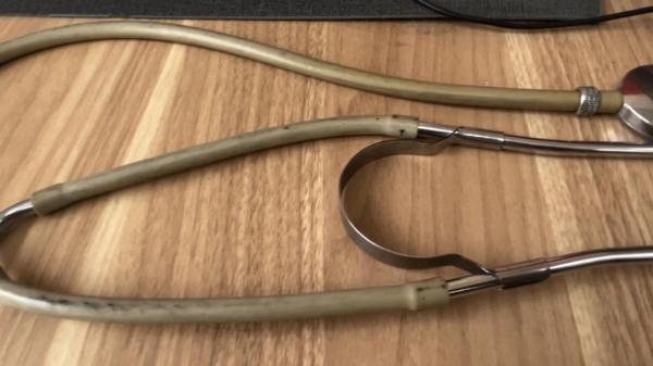 拎上一个帆布袋就能出诊,1500多位老人的守护者:山村医生钱建英