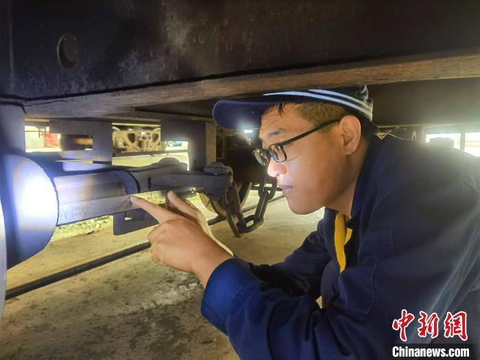 守护铁路货车车辆“心脏”的“诊疗师”