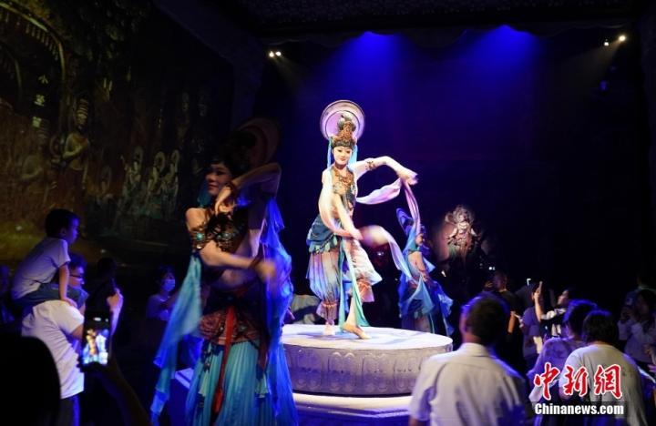 8月28日晚，《乐动敦煌》演出。中新社记者 毛建军 摄