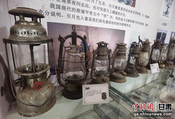 图为各式各样的马灯。刘玉桃 摄