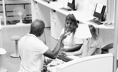 法国斥巨资“翻新”贫困街区 给青年预留30%合同