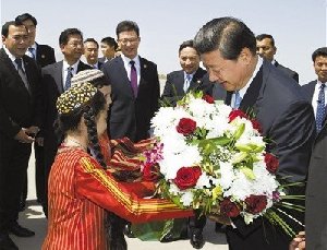 习近平回应经济增长放缓：中国经济基本面良好