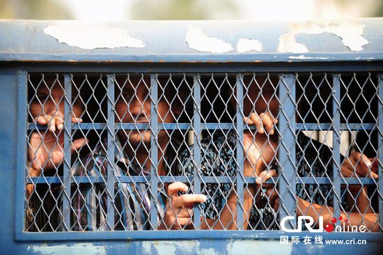 孟加拉国150名政变士兵被判死刑 士兵听闻判决仰天长啸(高清组图)