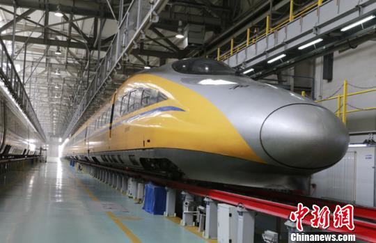 宝兰客专联调联试检测车“黄医生”抵达兰州（图）