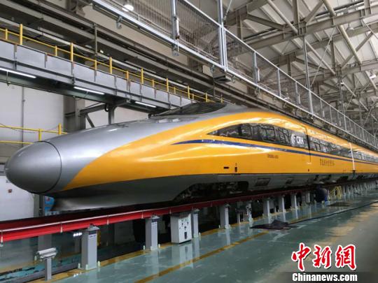 联调联试检测车“黄医生”萌照。　马楠 摄