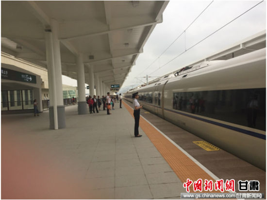 宝兰客专把天水带入距离西安、兰州两大都市的“一个半小时城市圈”。