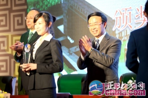 山东原副省长46情妇 奢靡生活令人目瞪口呆（组图）换句话说，黄胜在德州经营了13年，他的落马与德州的开发建设是分不开的。笔者以为，黄胜的敛财之道与杭州原副市长“许三多”许迈永如出一辙，号称“黄三亿”虽有点言过其实，但也说明黄胜是个特大贪官啊。