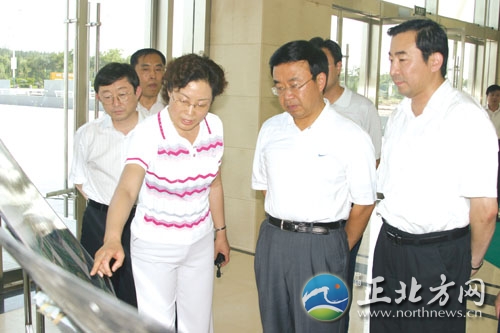 山东原副省长46情妇 奢靡生活令人目瞪口呆（组图）半月后发现此司机在平原，已经完全傻了，无遭袭击的痕迹。可见，这一说法也有一定道理。或许与上个版本也有关联。总之，黄胜因何而落马，要以中央纪委的查调查为准，网络只是传言，不可不信，也不可信全，仅供参考而已。