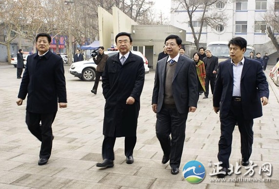 山东原副省长46情妇 奢靡生活令人目瞪口呆（组图）流传最广的是其拥有“90亿美元”，“46名情妇”，“46套房产”，且家属已经全部移居海外，乃名副其实的“裸官”。此几条，空穴来风的可能性不大——按照一贯的做法，双规之人先点出要害犯罪事实、广而告之民众、网民，进而做实了其犯罪铁证、无法令其咸鱼翻身，亦属双规的惯用套路。至于此后又被说情、将功补过再天量减持贪腐数字、减少房子套数、减少情妇人数，那是另外一回事。